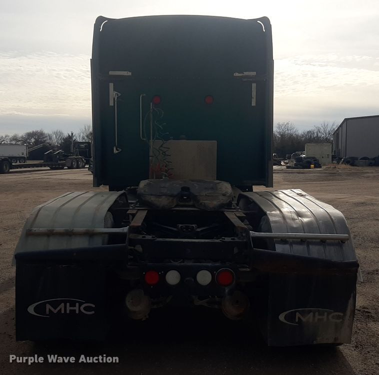 image for item LX9962 2005 Kenworth T600 semi truck