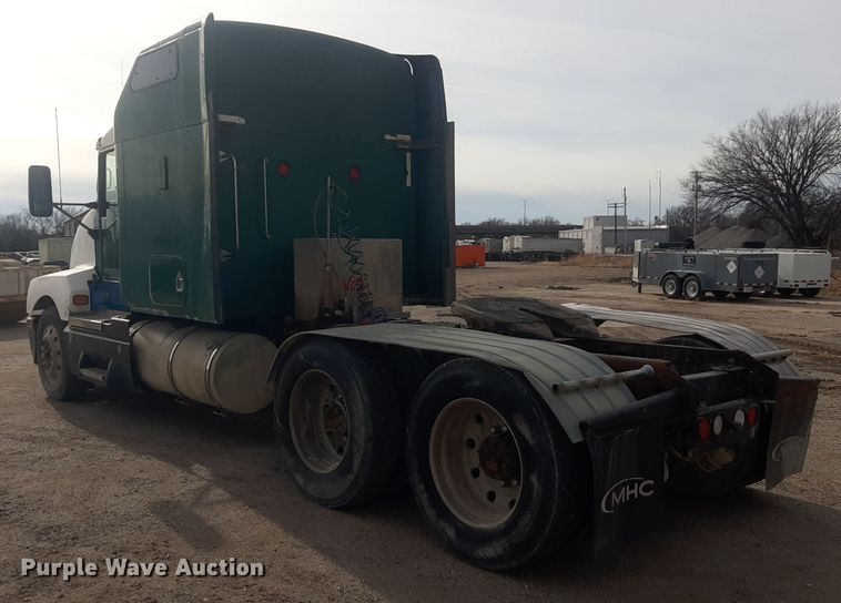 image for item LX9962 2005 Kenworth T600 semi truck