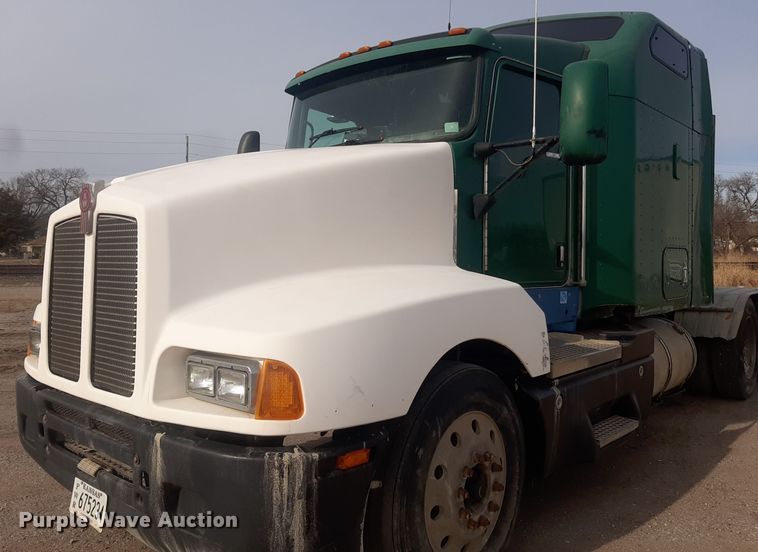 image for item LX9962 2005 Kenworth T600 semi truck