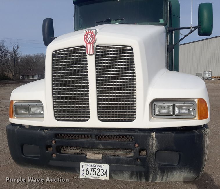 image for item LX9962 2005 Kenworth T600 semi truck