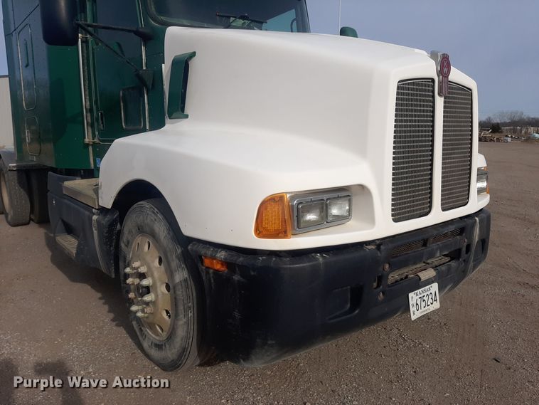 image for item LX9962 2005 Kenworth T600 semi truck