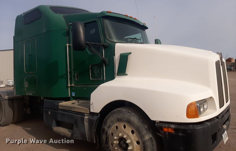 image for item LX9962 2005 Kenworth T600 semi truck