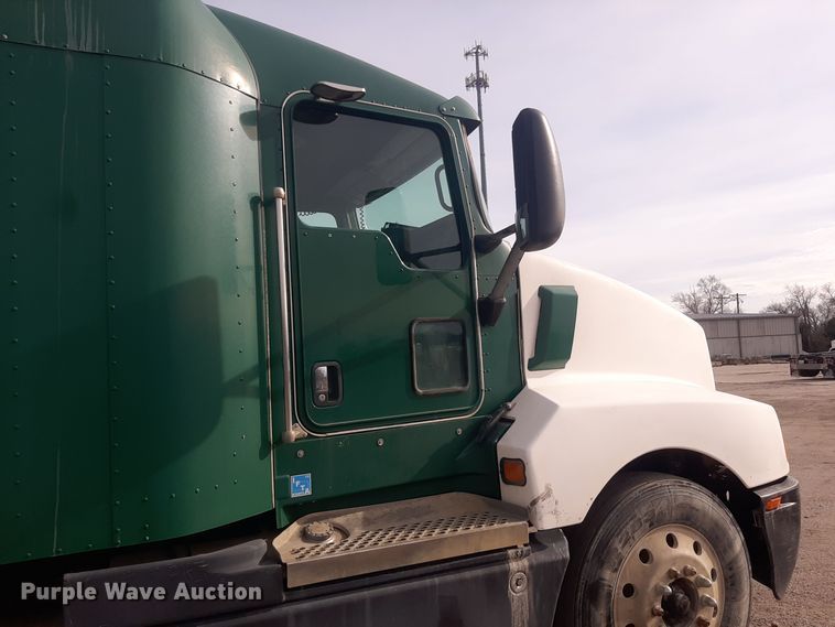 image for item LX9962 2005 Kenworth T600 semi truck