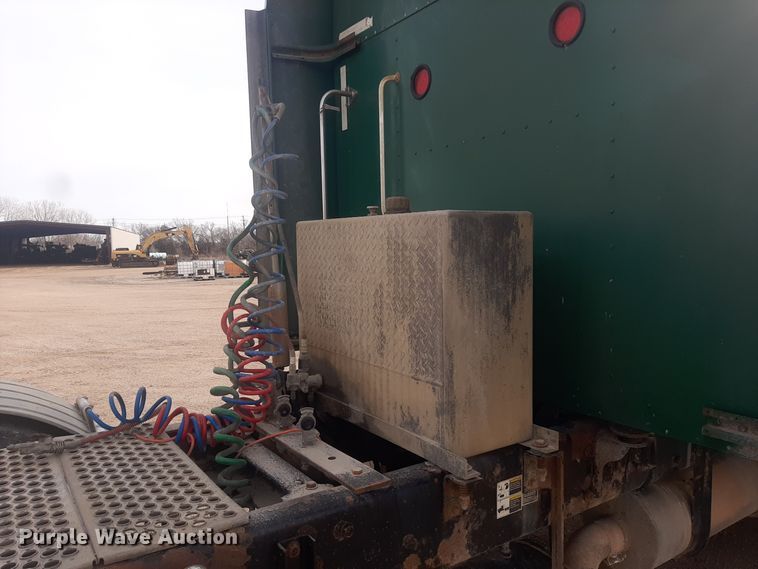 image for item LX9962 2005 Kenworth T600 semi truck