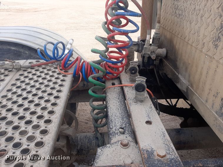 image for item LX9962 2005 Kenworth T600 semi truck