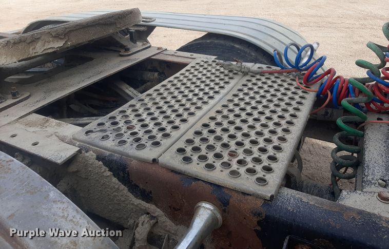 image for item LX9962 2005 Kenworth T600 semi truck