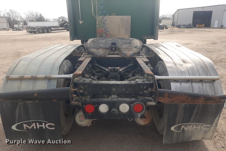 image for item LX9962 2005 Kenworth T600 semi truck