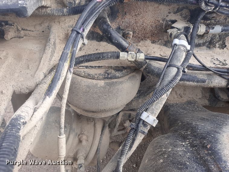 image for item LX9962 2005 Kenworth T600 semi truck