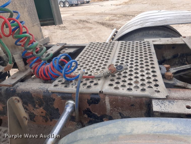 image for item LX9962 2005 Kenworth T600 semi truck