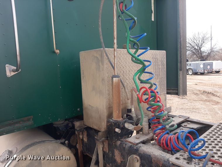 image for item LX9962 2005 Kenworth T600 semi truck