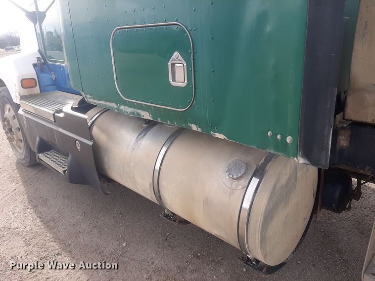 image for item LX9962 2005 Kenworth T600 semi truck