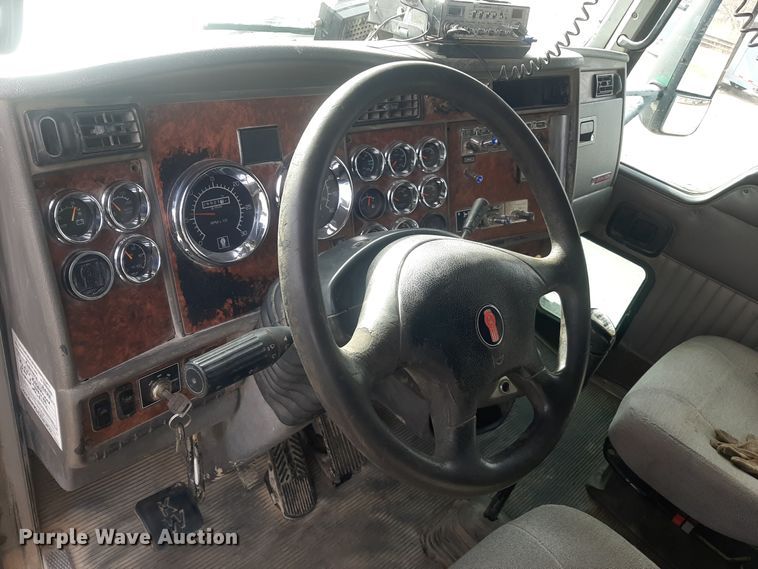 image for item LX9962 2005 Kenworth T600 semi truck