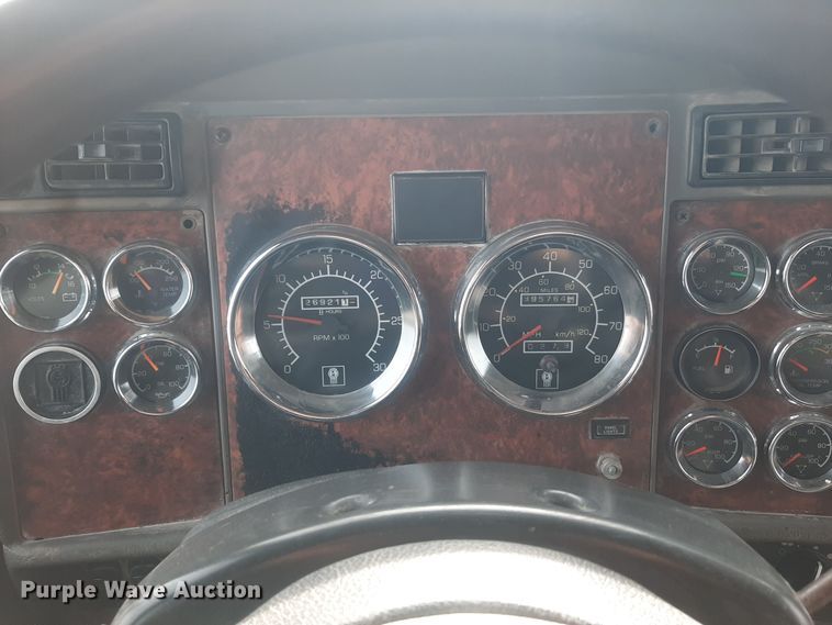 image for item LX9962 2005 Kenworth T600 semi truck