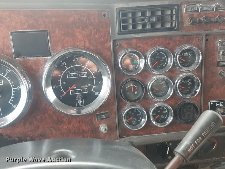 image for item LX9962 2005 Kenworth T600 semi truck