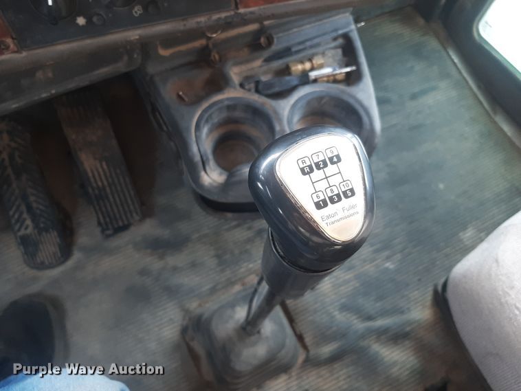 image for item LX9962 2005 Kenworth T600 semi truck