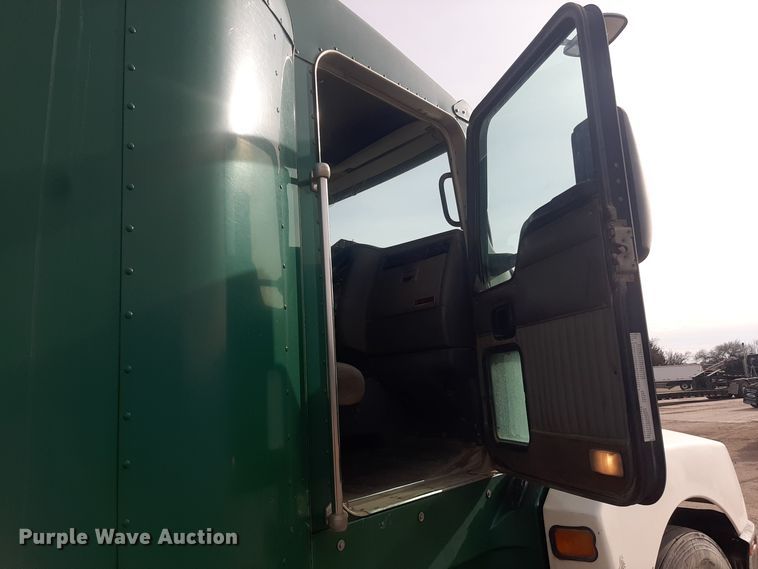 image for item LX9962 2005 Kenworth T600 semi truck