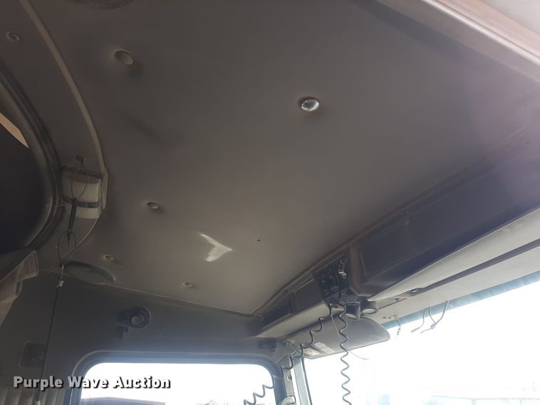 image for item LX9962 2005 Kenworth T600 semi truck