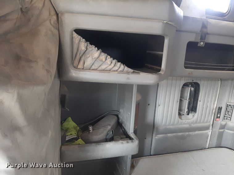 image for item LX9962 2005 Kenworth T600 semi truck