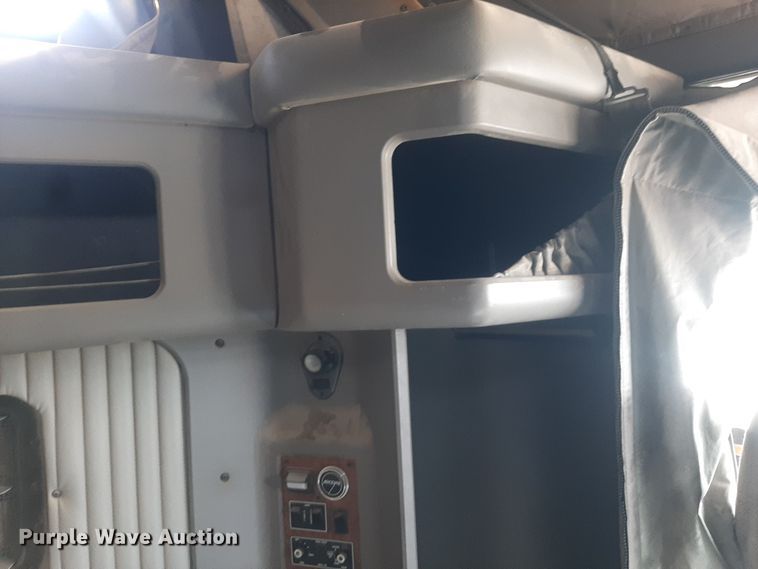 image for item LX9962 2005 Kenworth T600 semi truck