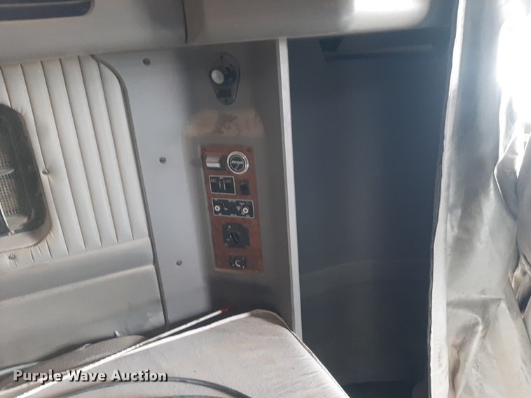 image for item LX9962 2005 Kenworth T600 semi truck