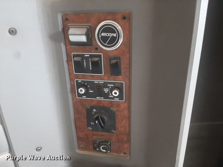 image for item LX9962 2005 Kenworth T600 semi truck