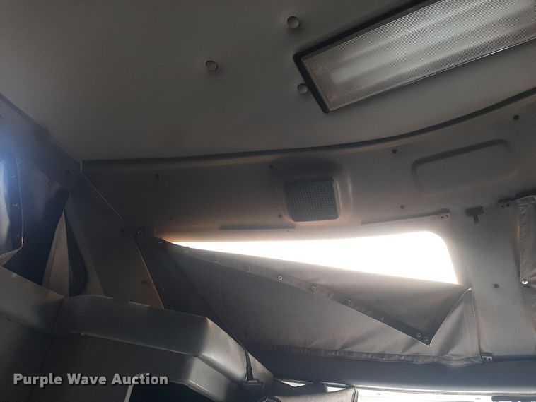 image for item LX9962 2005 Kenworth T600 semi truck