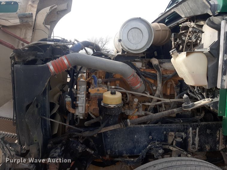 image for item LX9962 2005 Kenworth T600 semi truck