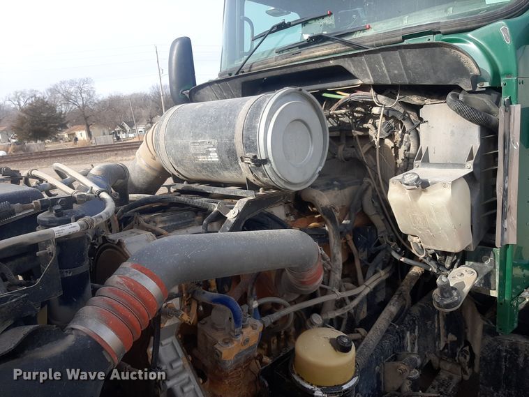 image for item LX9962 2005 Kenworth T600 semi truck