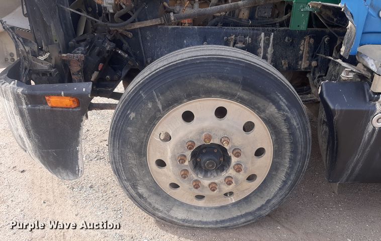 image for item LX9962 2005 Kenworth T600 semi truck