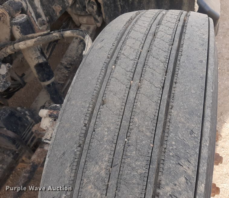 image for item LX9962 2005 Kenworth T600 semi truck