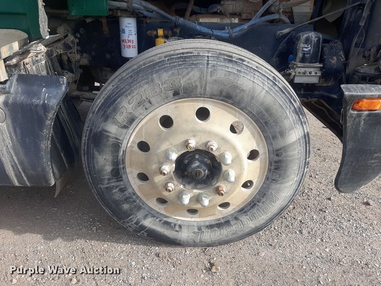 image for item LX9962 2005 Kenworth T600 semi truck