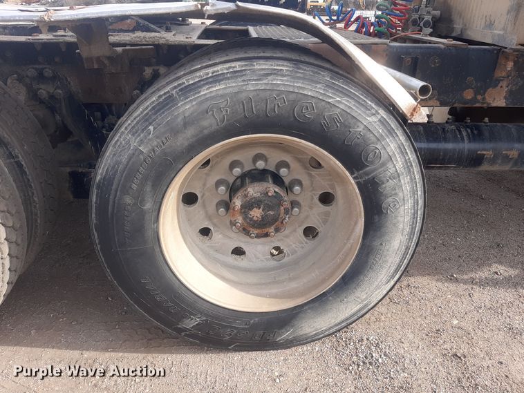 image for item LX9962 2005 Kenworth T600 semi truck