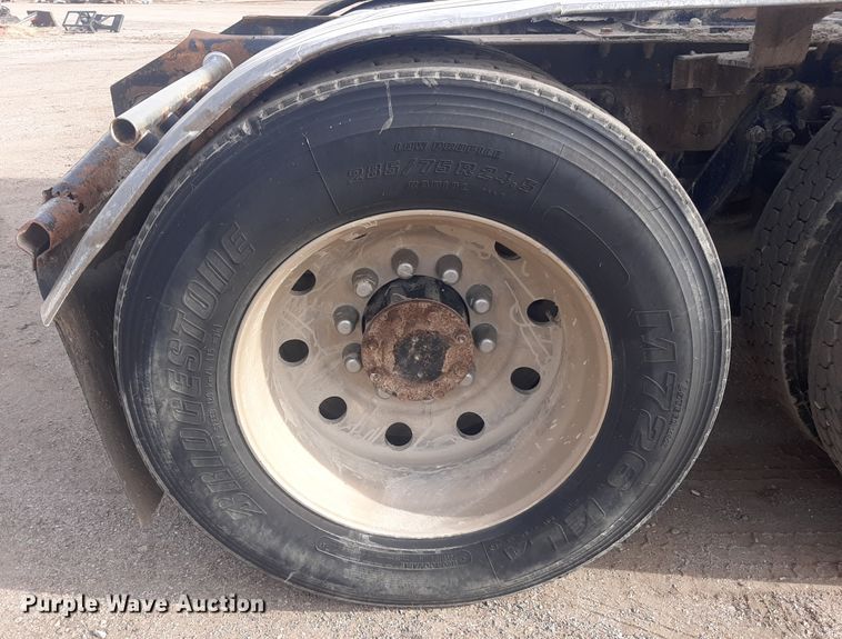 image for item LX9962 2005 Kenworth T600 semi truck