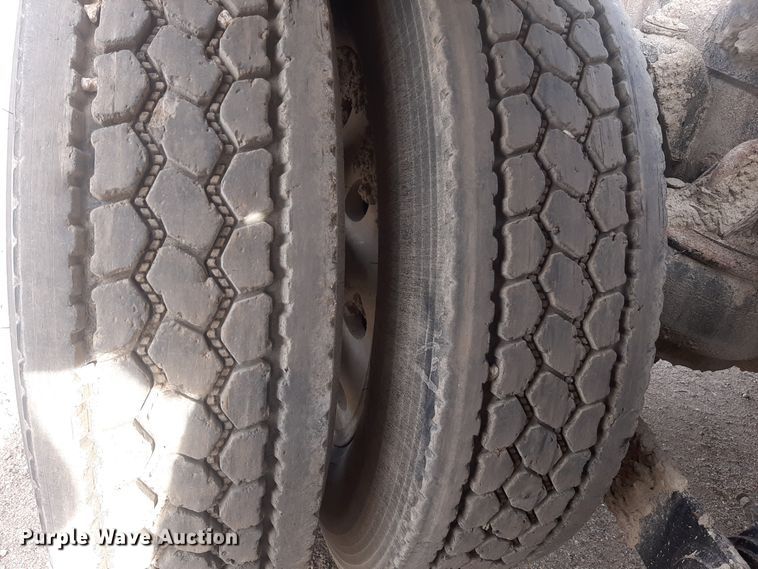 image for item LX9962 2005 Kenworth T600 semi truck