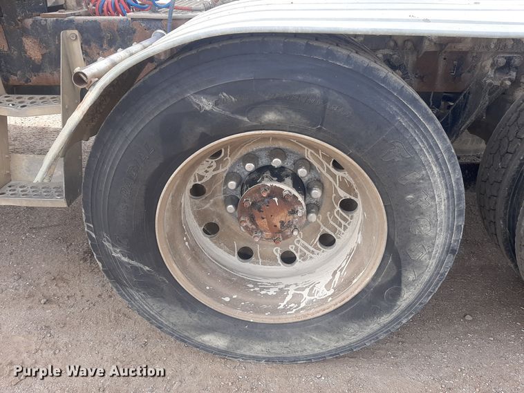 image for item LX9962 2005 Kenworth T600 semi truck