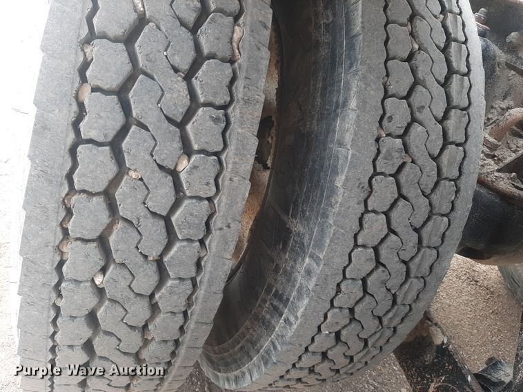 image for item LX9962 2005 Kenworth T600 semi truck