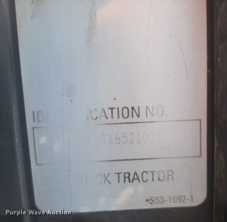 image for item LX9962 2005 Kenworth T600 semi truck