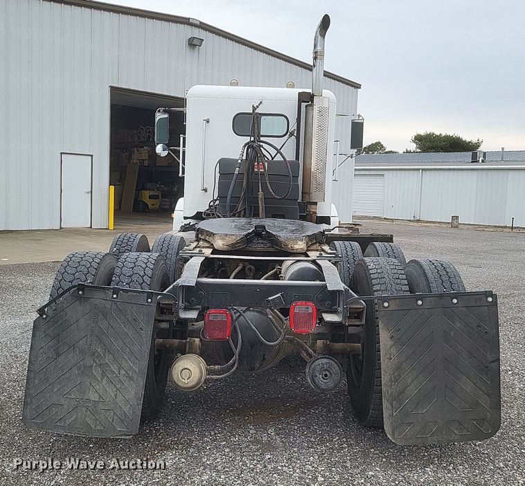 image for item MI9855 1994 Freightliner FLD  semi truck