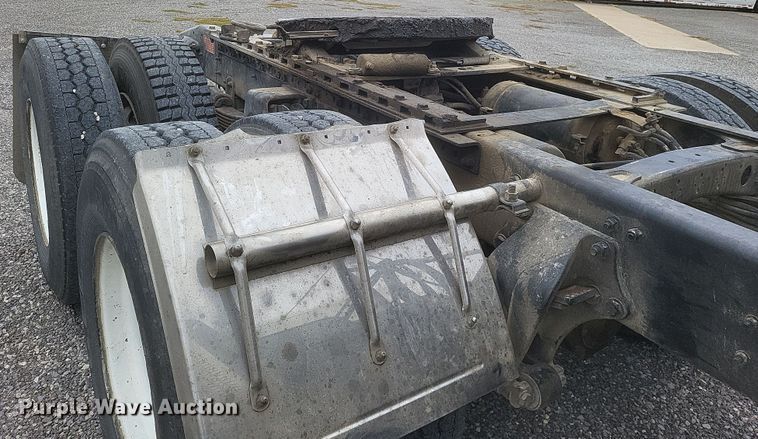 image for item MI9855 1994 Freightliner FLD  semi truck