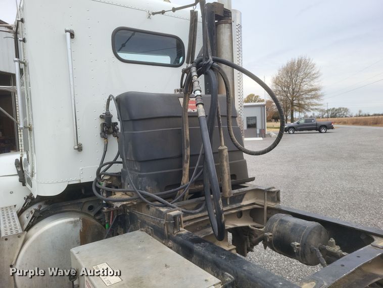 image for item MI9855 1994 Freightliner FLD  semi truck