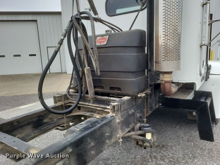 image for item MI9855 1994 Freightliner FLD  semi truck