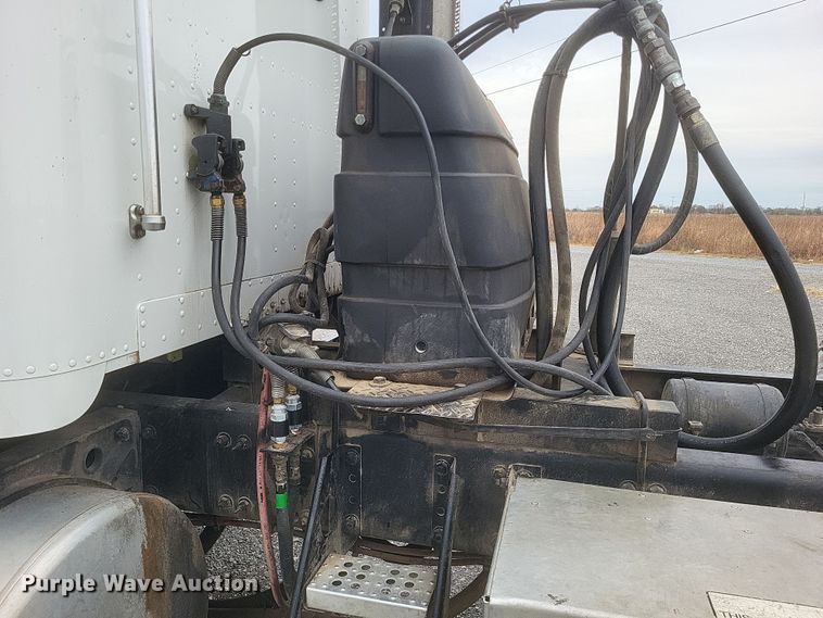 image for item MI9855 1994 Freightliner FLD  semi truck