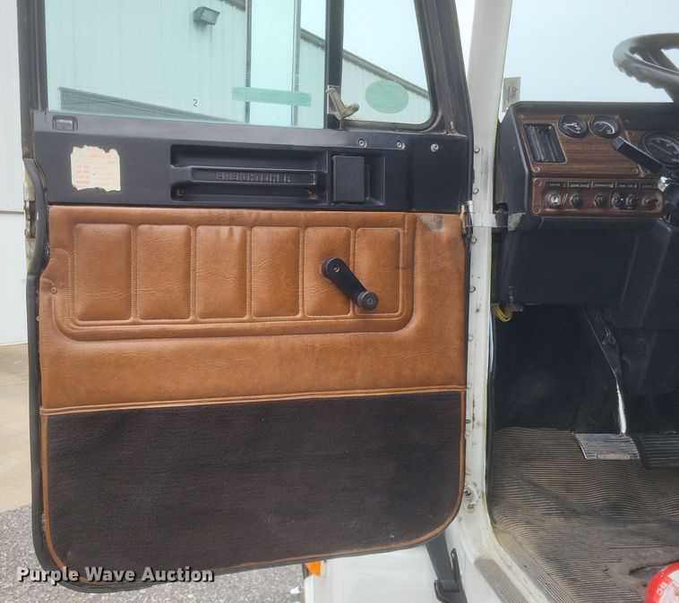 image for item MI9855 1994 Freightliner FLD  semi truck