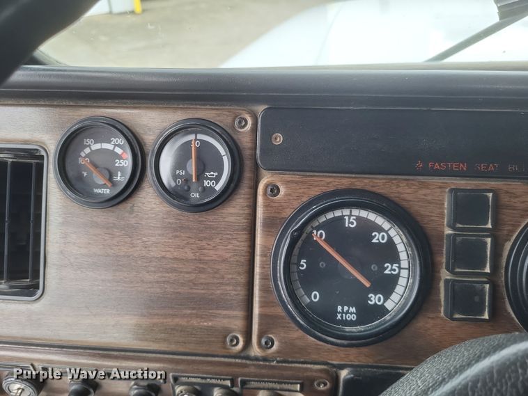 image for item MI9855 1994 Freightliner FLD  semi truck