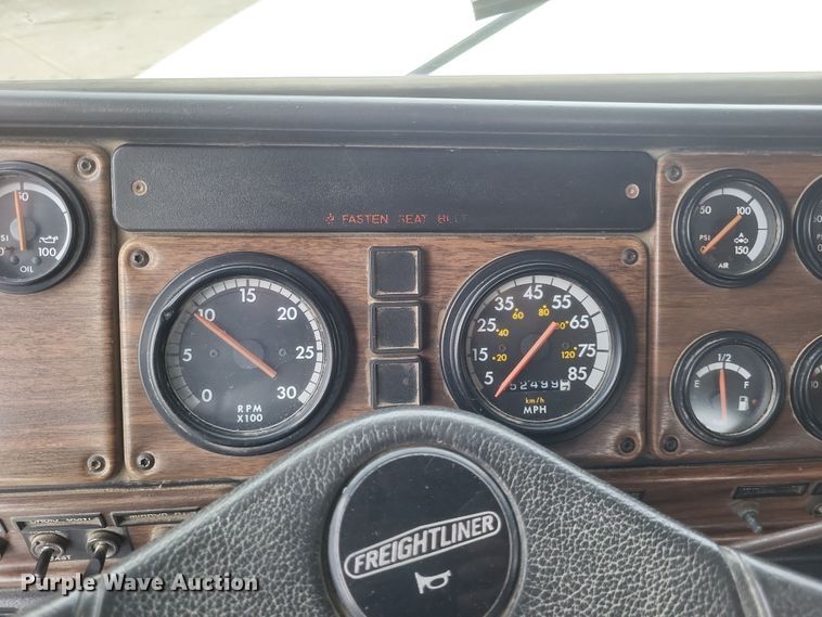 image for item MI9855 1994 Freightliner FLD  semi truck