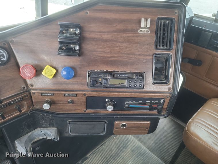 image for item MI9855 1994 Freightliner FLD  semi truck