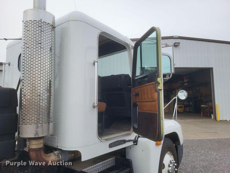image for item MI9855 1994 Freightliner FLD  semi truck
