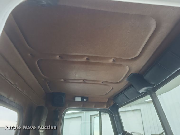 image for item MI9855 1994 Freightliner FLD  semi truck