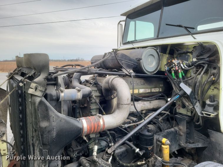 image for item MI9855 1994 Freightliner FLD  semi truck