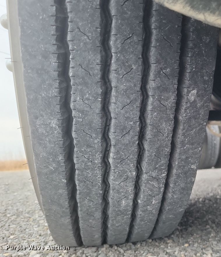 image for item MI9855 1994 Freightliner FLD  semi truck